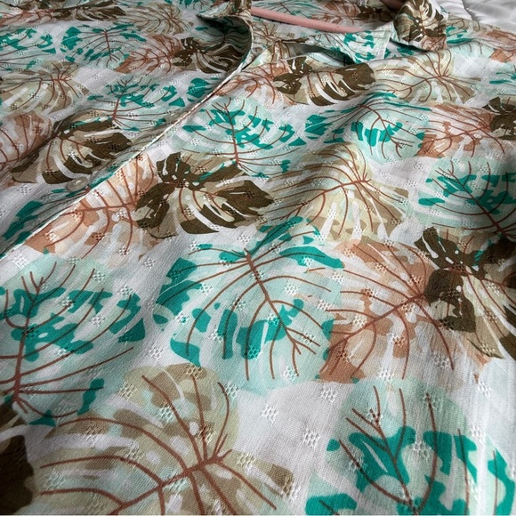 Jane + Delancey Tropical Leaf Print Button Up Shirt Size Medium - Picture 5 of 8